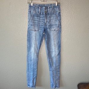 Light Blue Wash AE Super High Rise Jegging Cargo Style Jeans